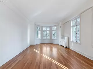 Photo #3: 19309095 Listing