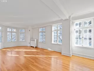 Photo #4: 19309095 Listing