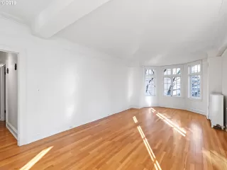 Photo #5: 19309095 Listing