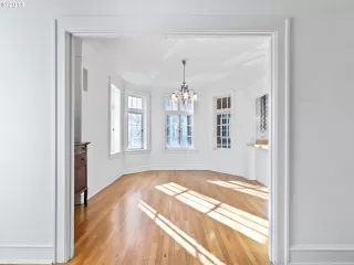 Photo #6: 19309095 Listing