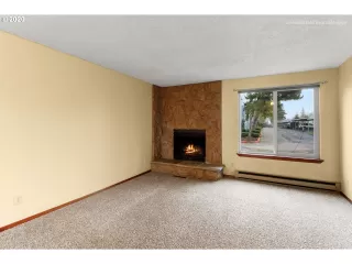 Photo #4: 19309828 Listing