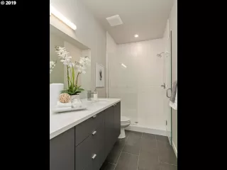 Photo #4: 19310893 Listing