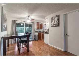 Photo #4: 19311574 Listing