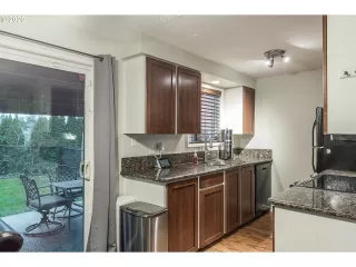 Photo #5: 19311574 Listing