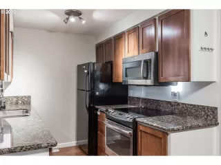 Photo #6: 19311574 Listing