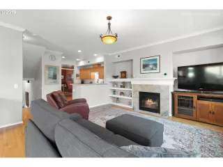 Photo #3: 19312670 Listing