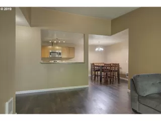 Photo #3: 19313229 Listing