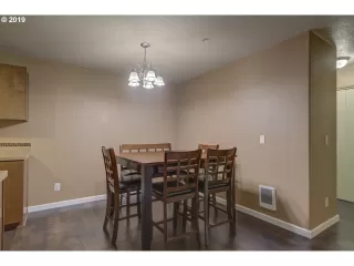 Photo #4: 19313229 Listing