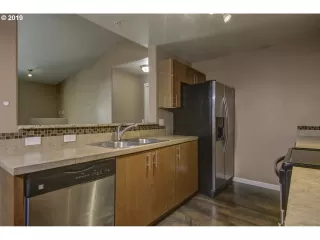 Photo #6: 19313229 Listing