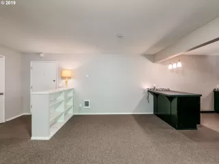 Photo #3: 19316565 Listing