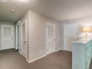 Photo #4: 19316565 Listing