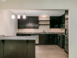 Photo #5: 19316565 Listing