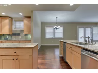 Photo #3: 19319826 Listing