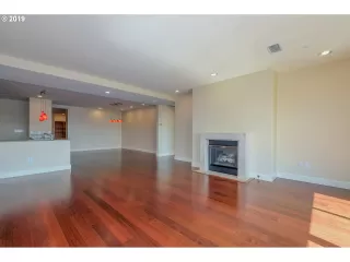 Photo #6: 19319982 Listing