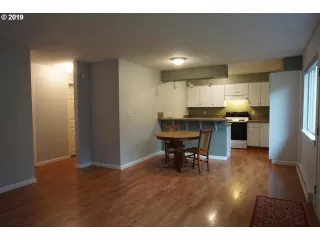 Photo #1: 19319985 Listing