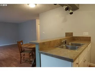 Photo #3: 19319985 Listing