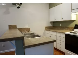 Photo #4: 19319985 Listing