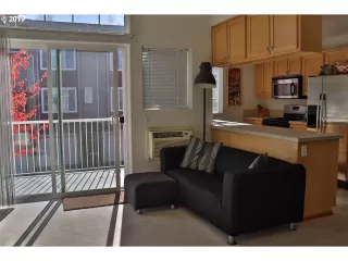 Photo #3: 19320796 Listing