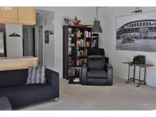 Photo #4: 19320796 Listing