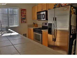 Photo #5: 19320796 Listing