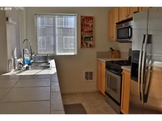 Photo #6: 19320796 Listing