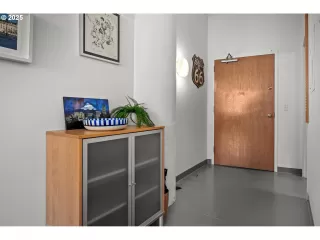 Photo #2: 193227075 Listing 