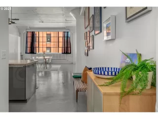 Photo #3: 193227075 Listing 