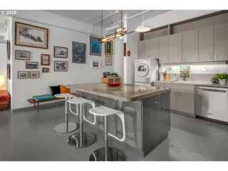 Photo #6: 193227075 Listing 