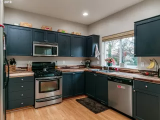 Photo #4: 19323476 Listing