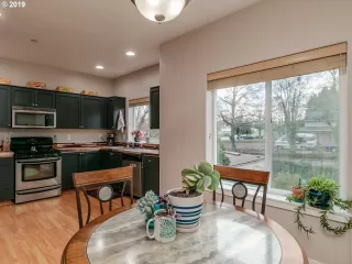 Photo #5: 19323476 Listing