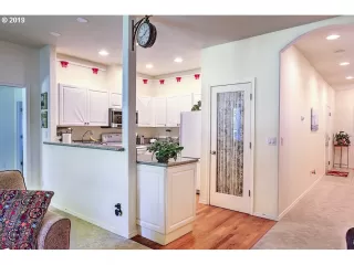 Photo #5: 19324181 Listing