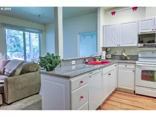 Photo #6: 19324181 Listing