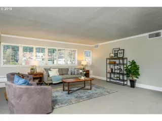 Photo #2: 19325122 Listing