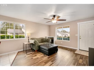 Photo #5: 19326144 Listing