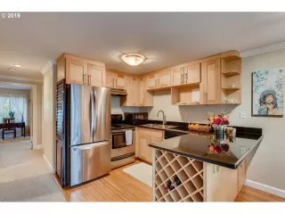 Photo #4: 19333139 Listing