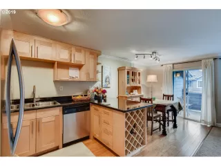 Photo #5: 19333139 Listing