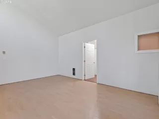 Photo #3: 19333471 Listing