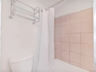 Photo #4: 19333471 Listing