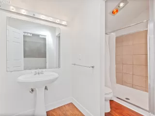 Photo #5: 19333471 Listing