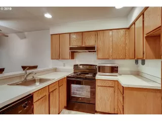 Photo #4: 19339779 Listing