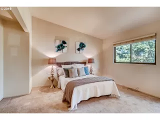 Photo #5: 19339779 Listing