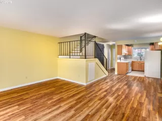 Photo #4: 19339861 Listing