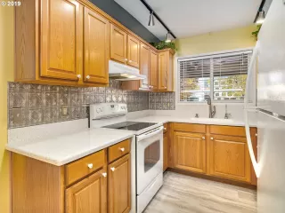 Photo #6: 19339861 Listing