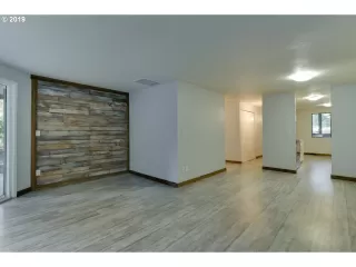 Photo #4: 19346193 Listing