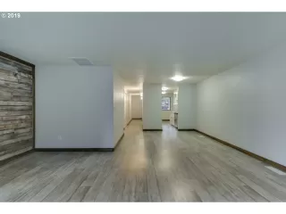 Photo #5: 19346193 Listing