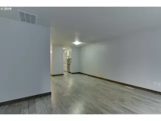 Photo #6: 19346193 Listing