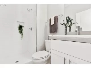 Photo #4: 19347239 Listing