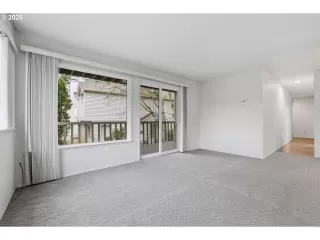 Photo #5: 193514346 Listing