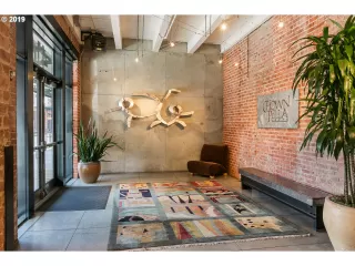 Photo #3: 19352025 Listing