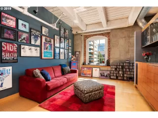 Photo #6: 19352025 Listing